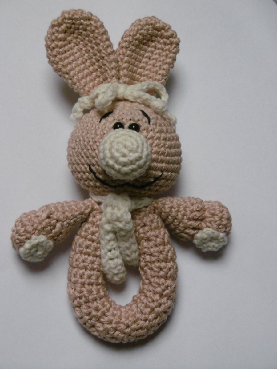 Háčkované chrastítko - Zajíček