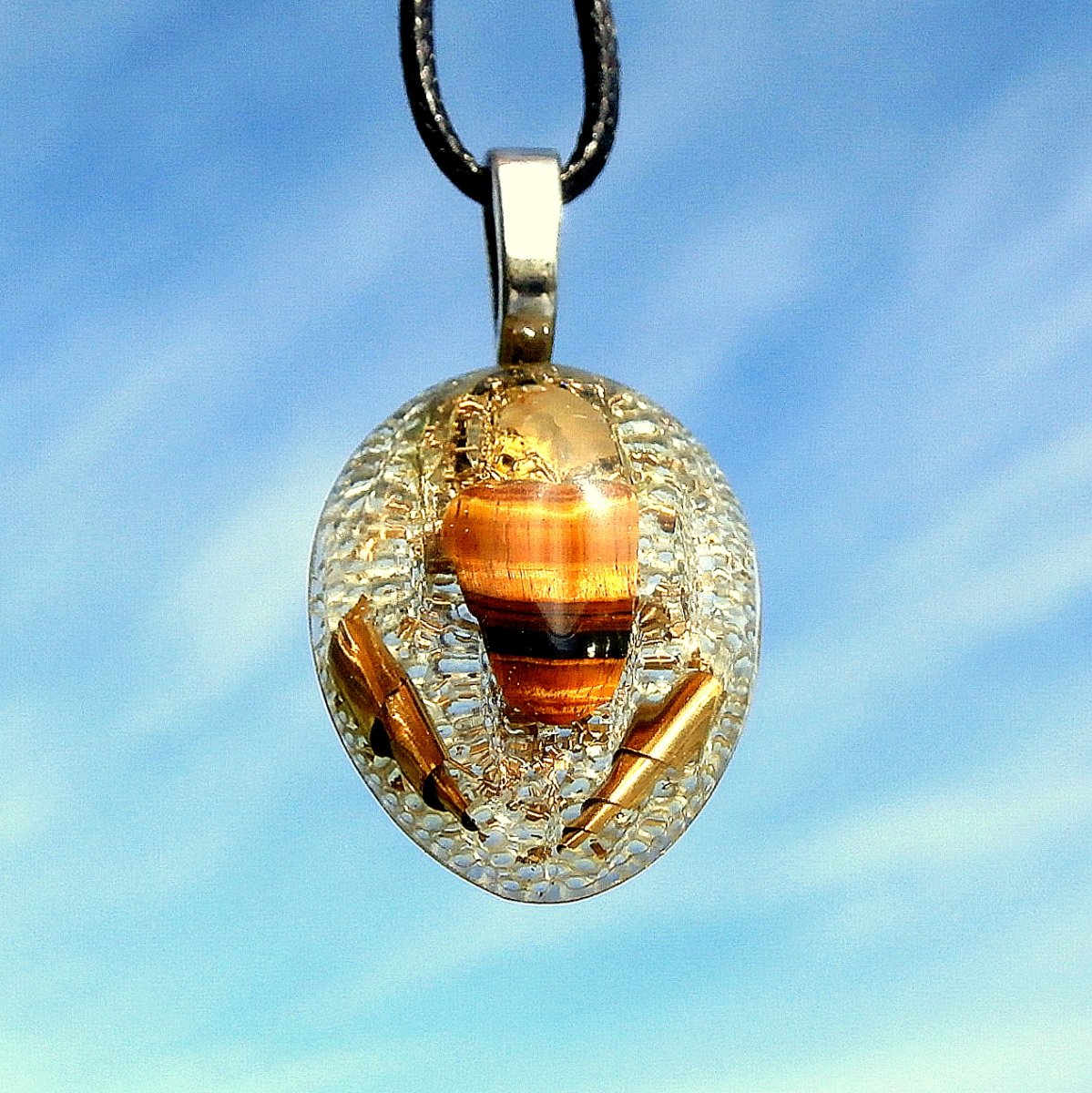 Orgonit, *Tygří oko ochranný talisman*