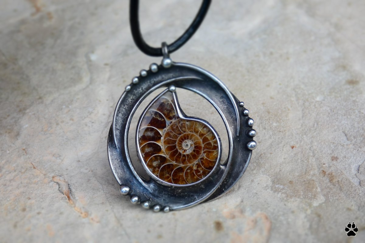 Amulet pro dlouhověkost - cínovaný náhrdelník