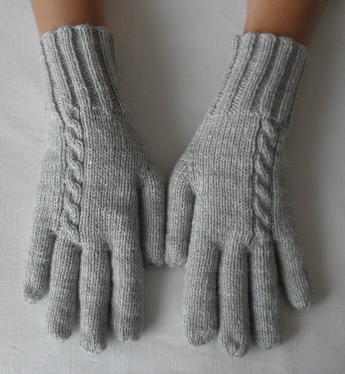 Rukavičky v bílošedé
