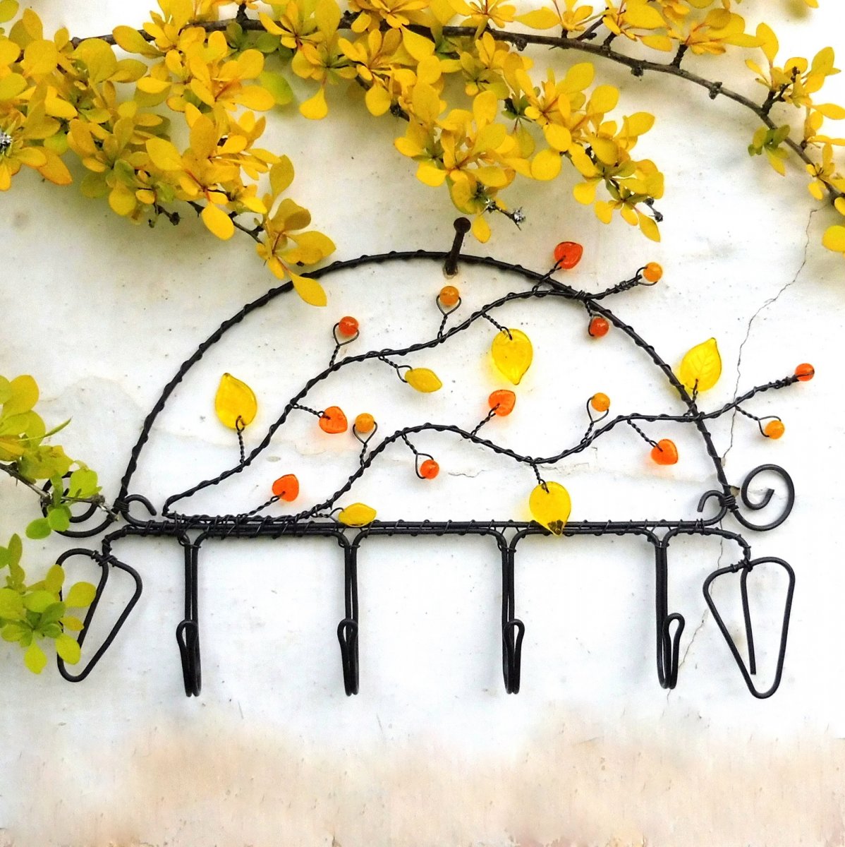 Veselý věšáček s lístečky