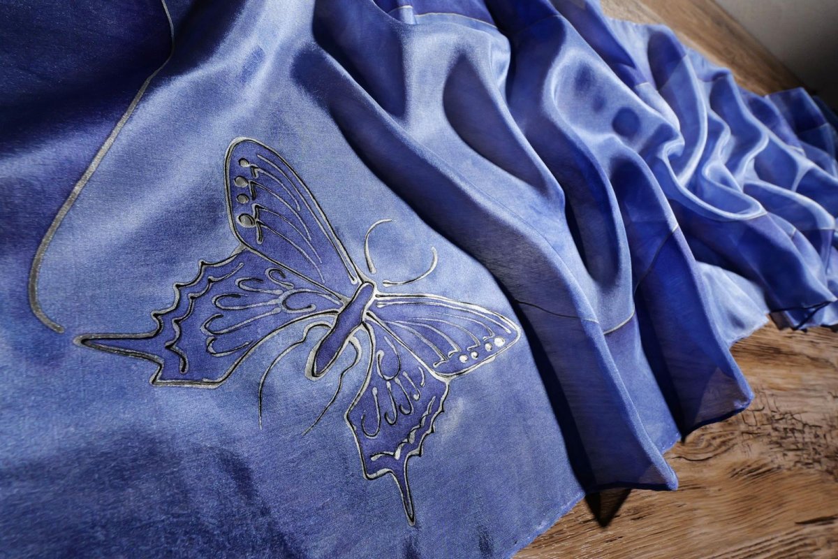 Modří motýli - hedvábná šála
