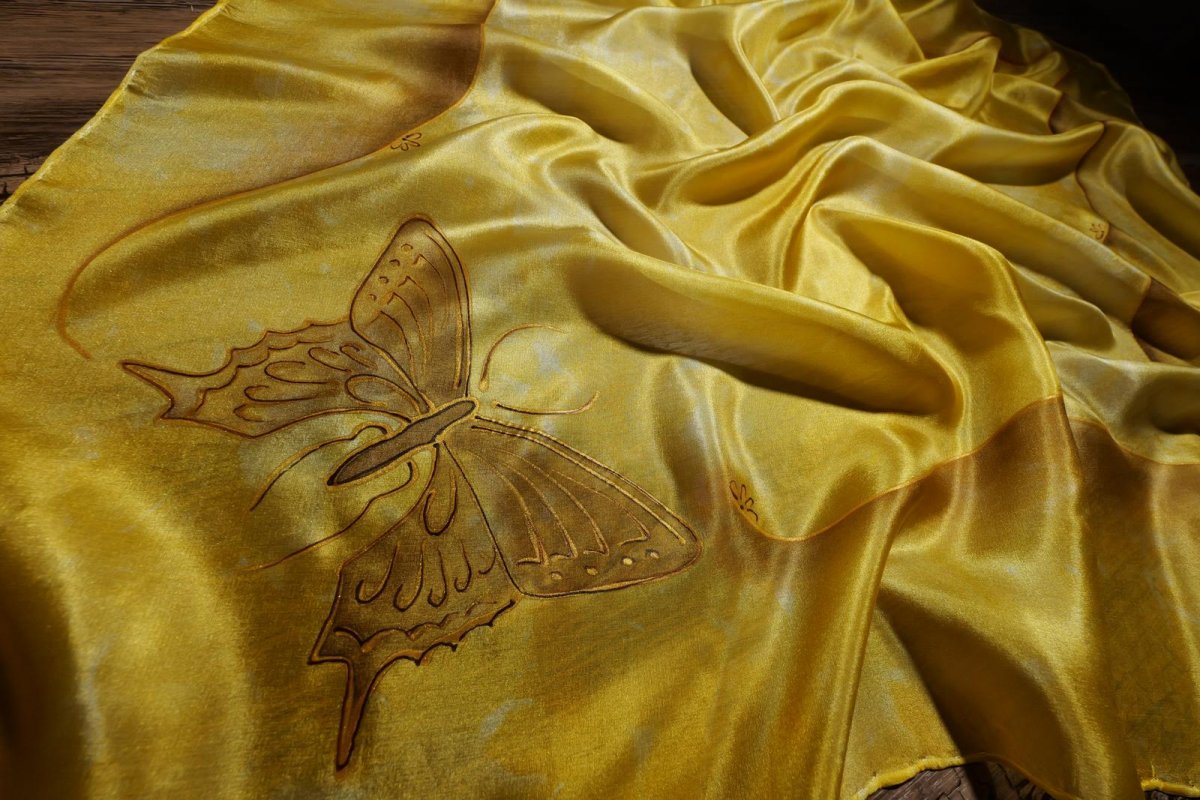 Motýl - hedvábný šátek