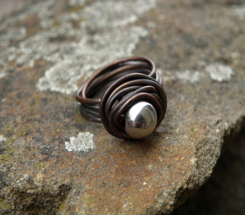 Měděný prsten  s nerezovou kuličkou