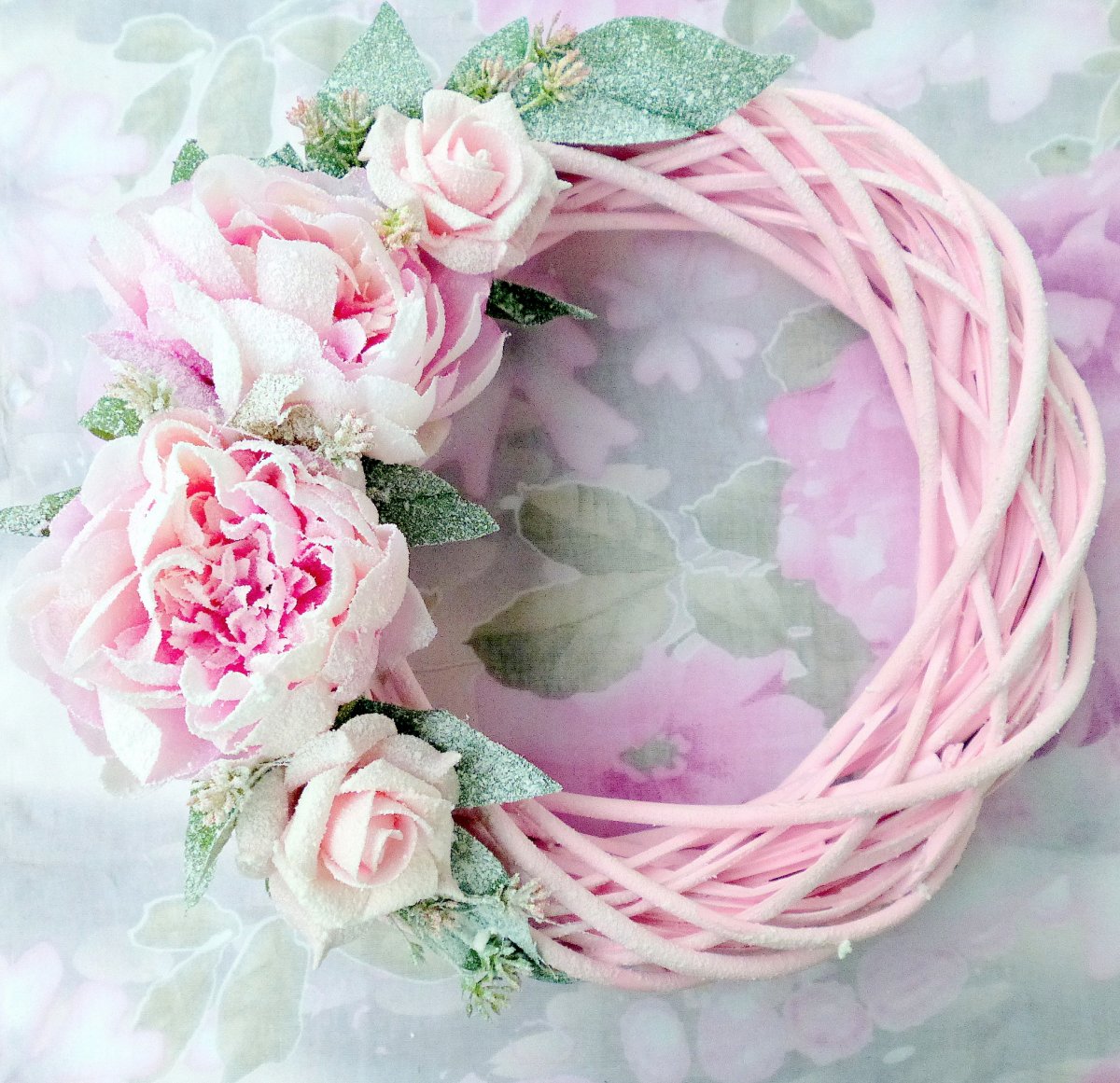 Zimní věnec na dveře s pivoňkami_pudrový