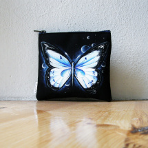 kapsička -modrofialový motýl