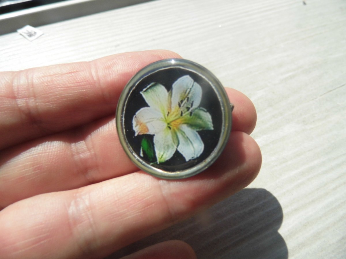 Brož - lilie /pryskyřice /