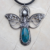 Andělka s chryzokolem - cínovaný náhrdelník