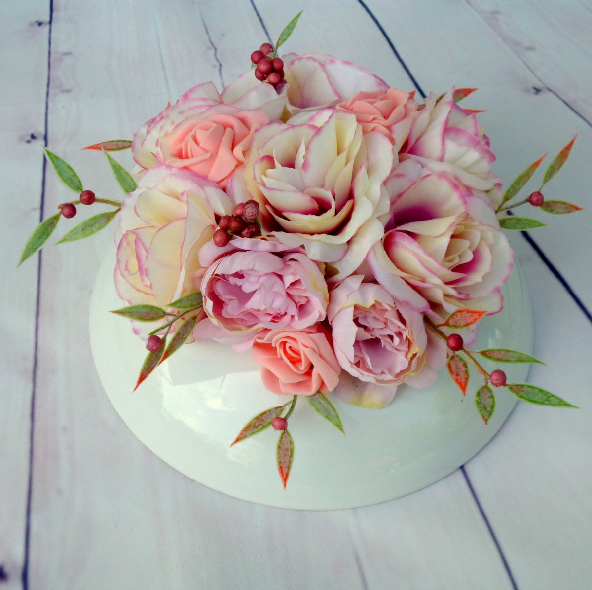 Dekorace na stůl_Lososové růže v keramice do sady k věnci Mozart