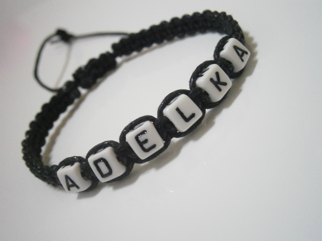 Náramek s textem - na přání (macramé)