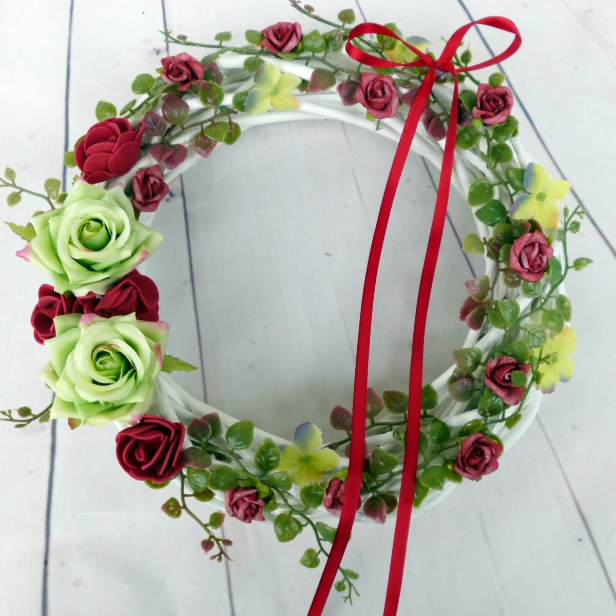 Za šípkovým keřem_věnec na dveře