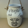 Velká kovová nádoba s nápisy