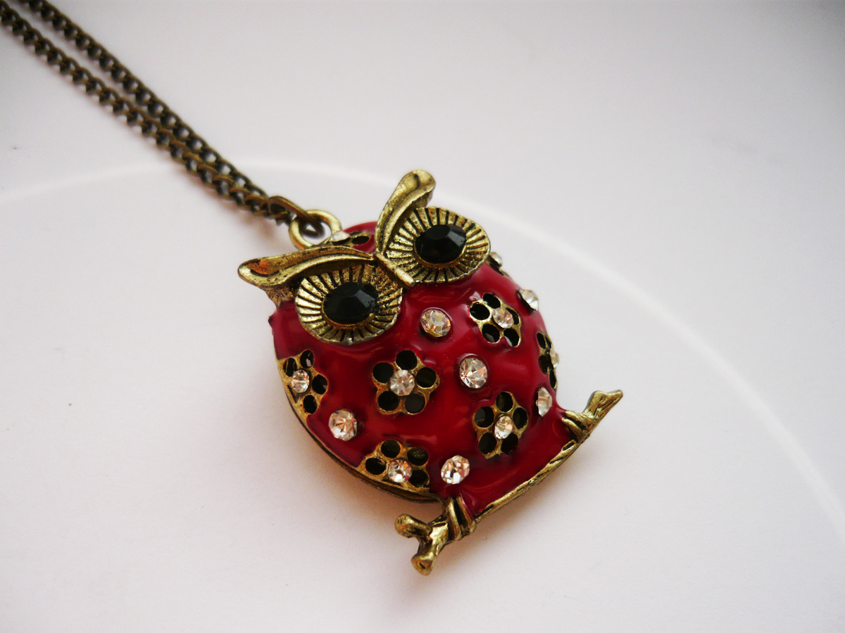 Červená smaltované sovička