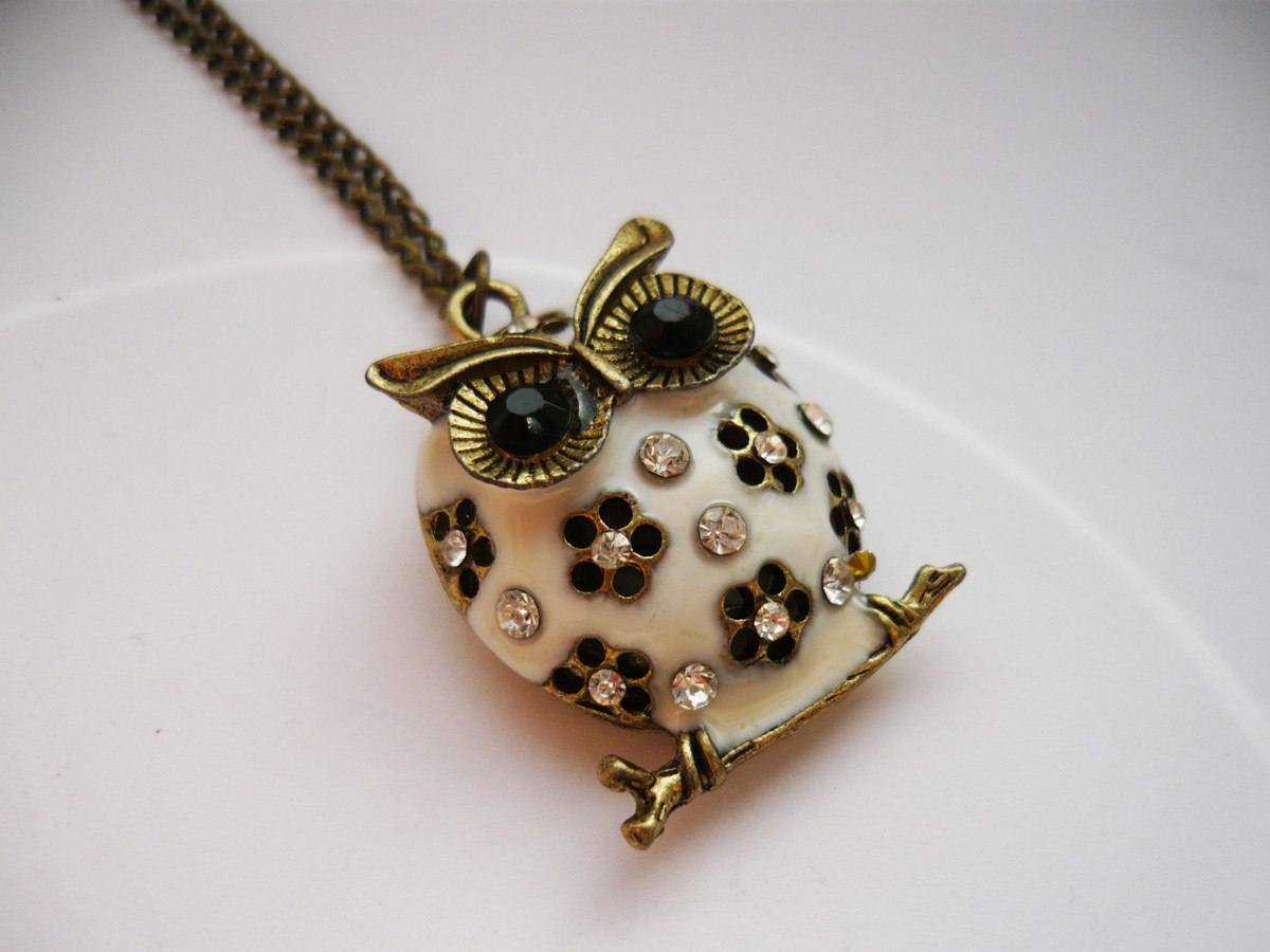 Bílá smaltovaná sovička 