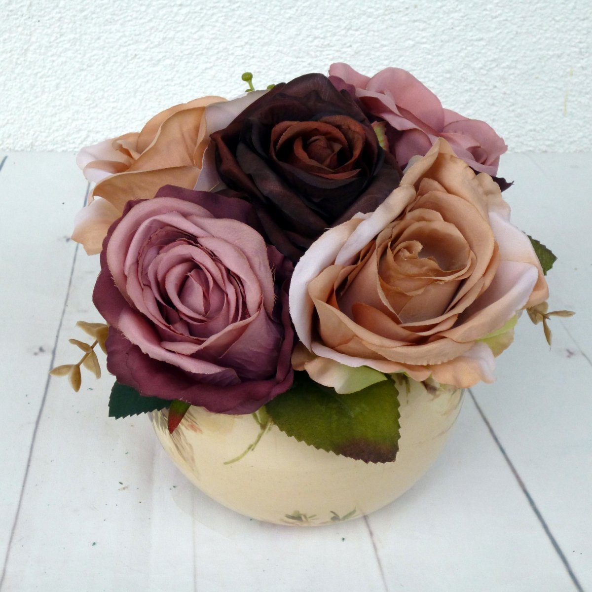 Kávové růže v keramické kouli_dekorace na stůl