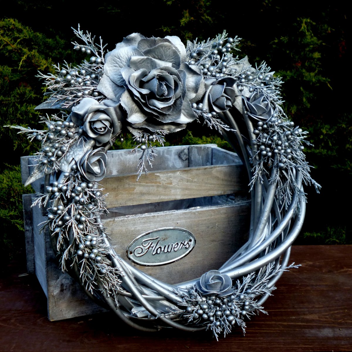 Velký rustikální věnec ve starostříbrném laku