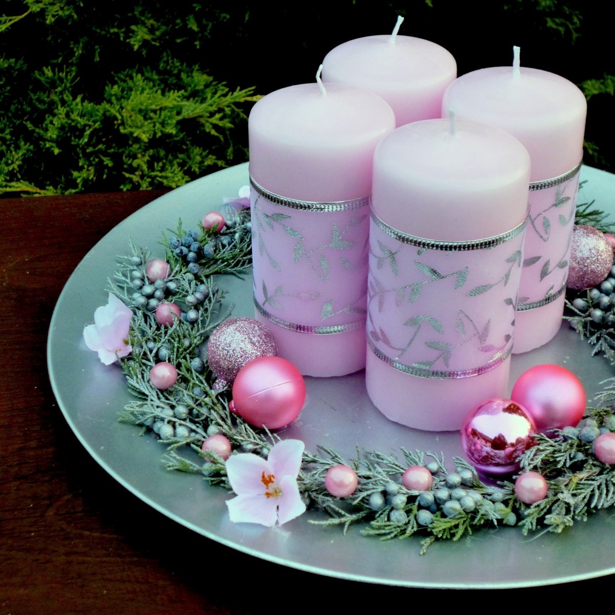 Velký svícen na talíři pro romantičky