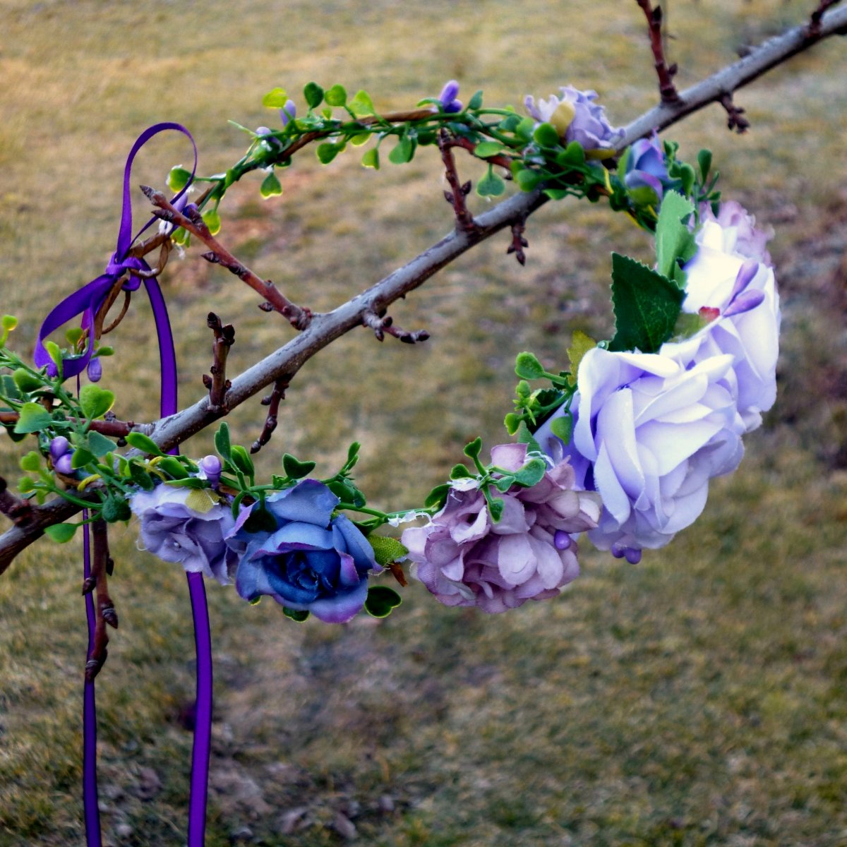 Květinový věneček do vlasů v lila odstínech