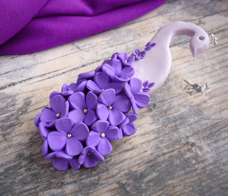 Paví brož (fialová)