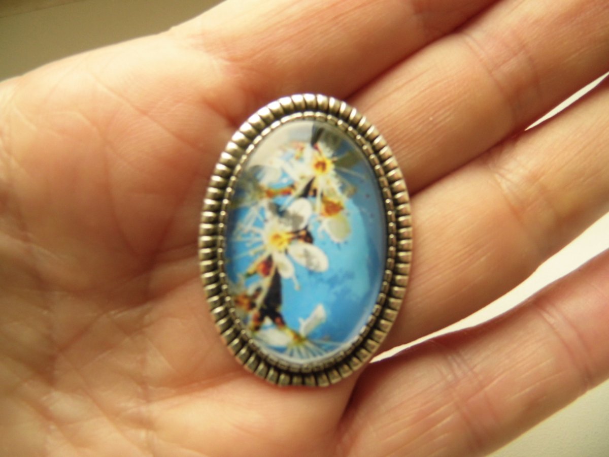 brož - pryskyřice /30x20mm/