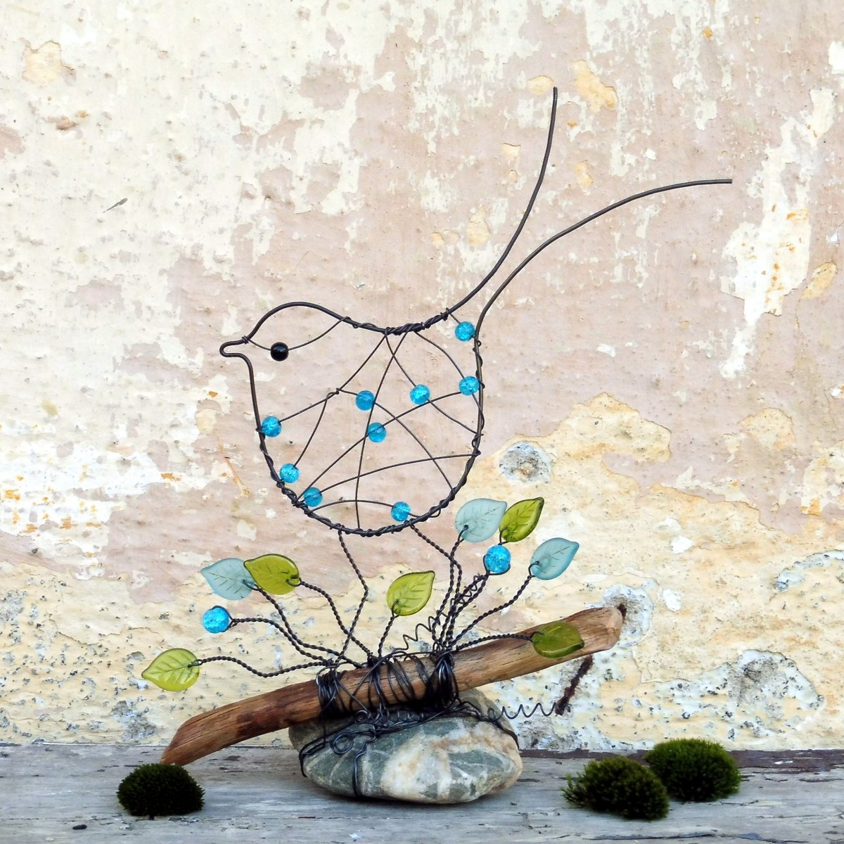 Ptáček na říčním kameni