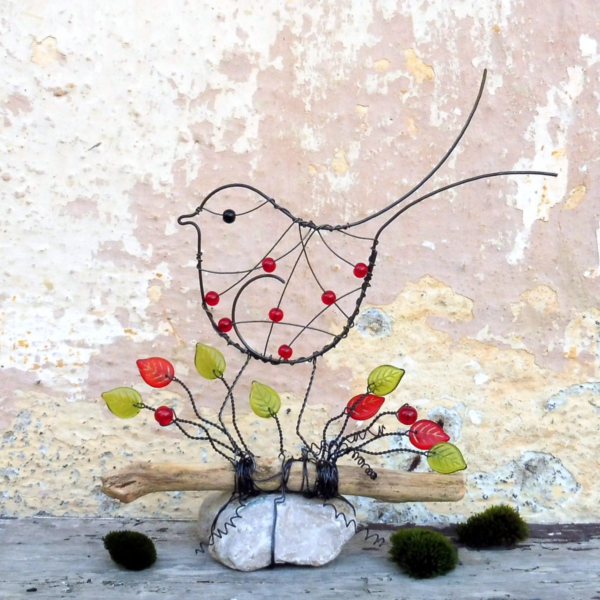 Ptáček na říčním kameni