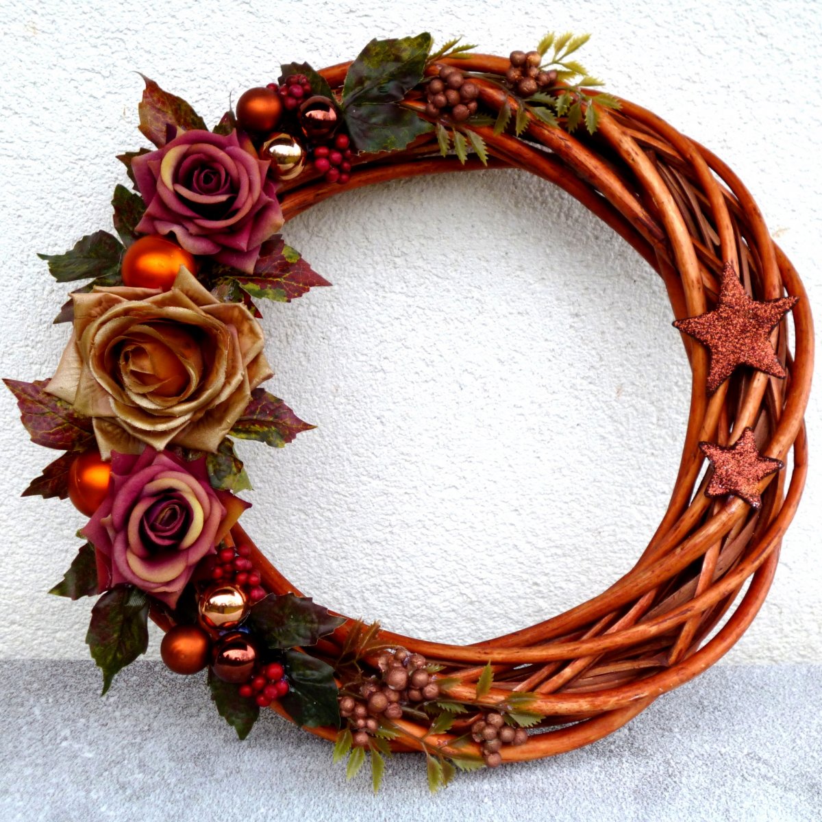 Vánoční věnec v měděných odstínech