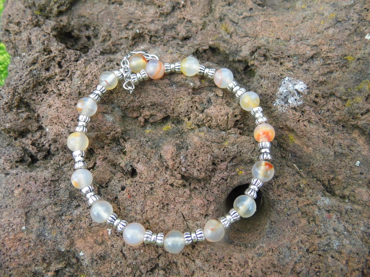 Náramek z korálků achátu