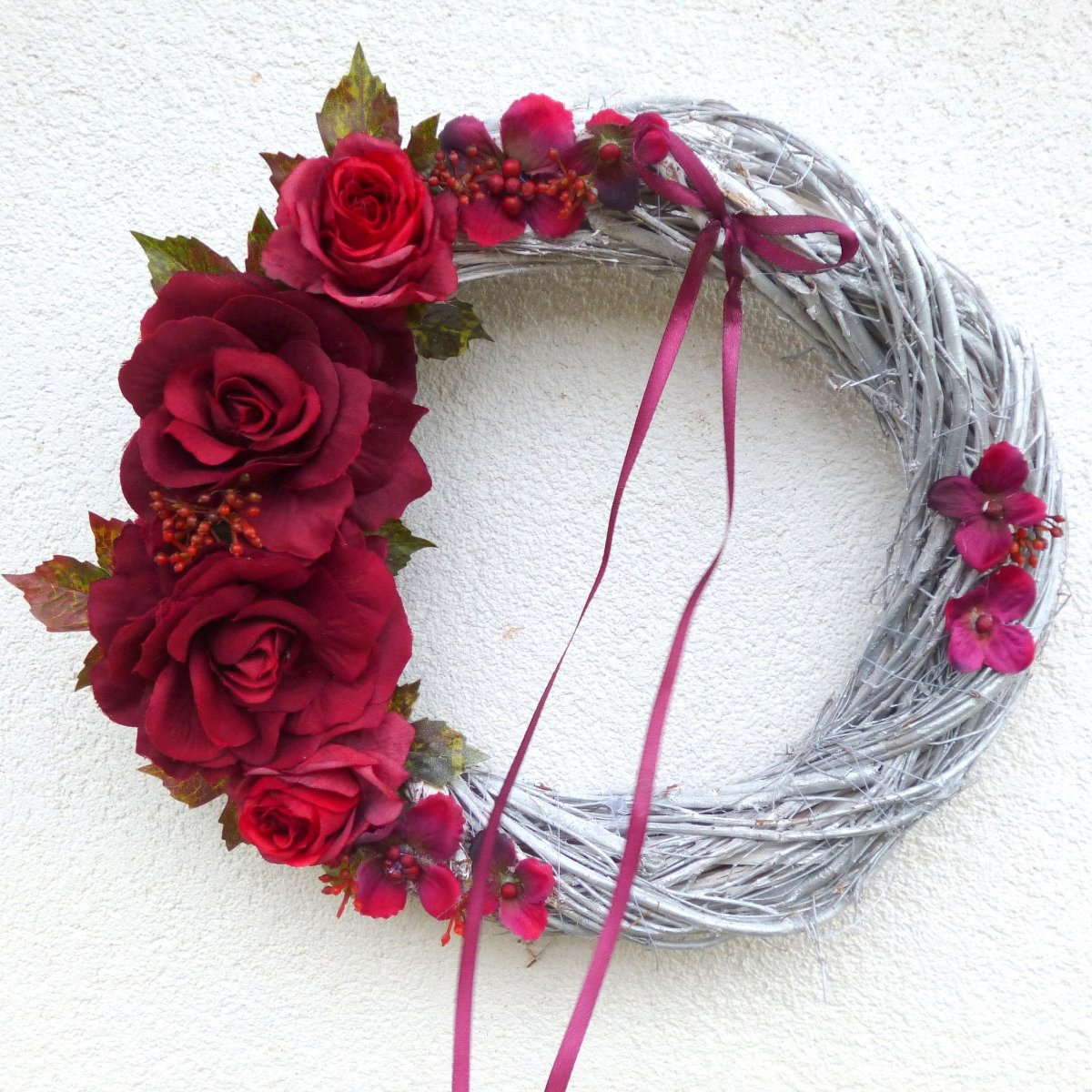 Révový věnec s rubínovými růžemi