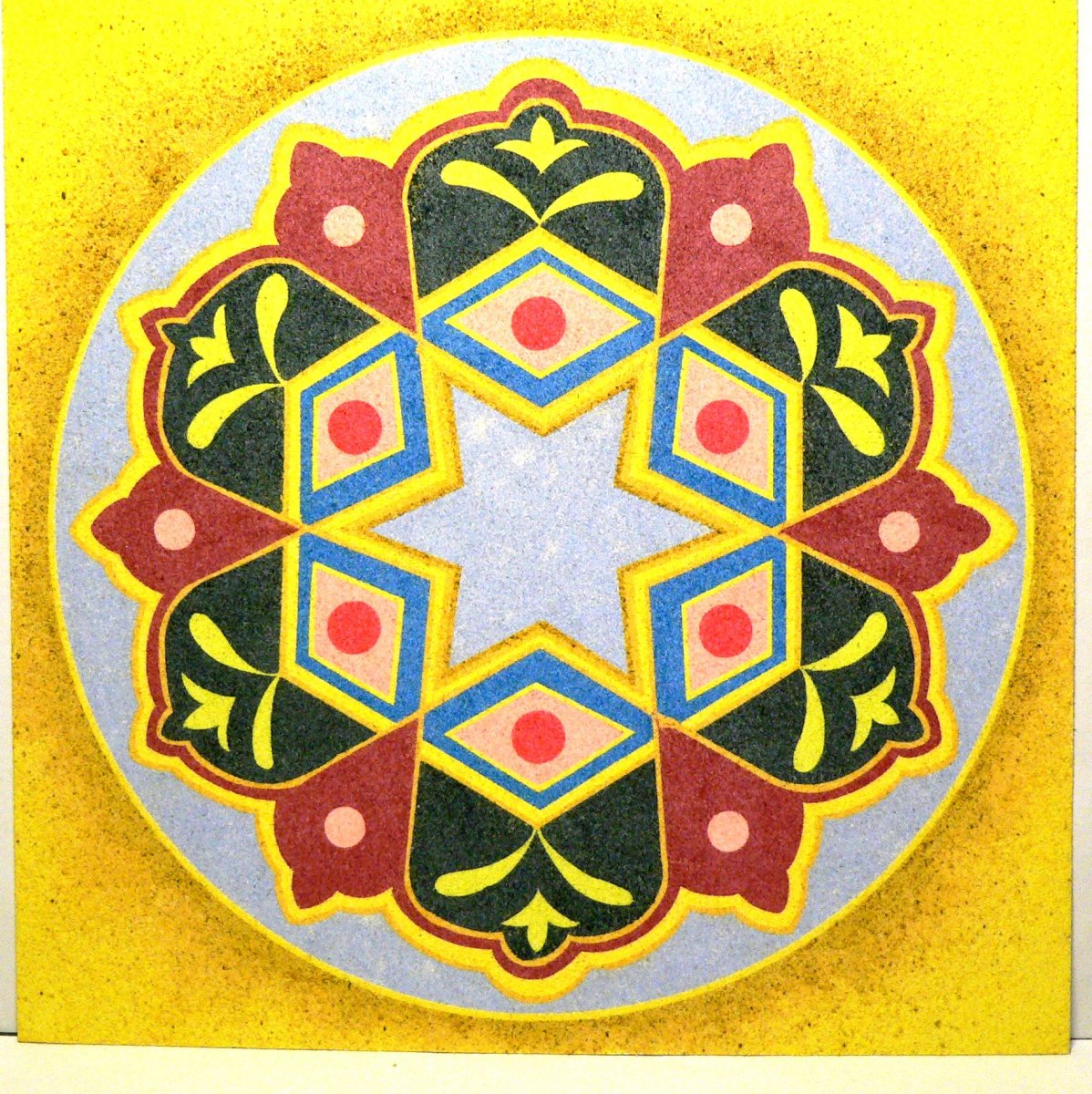 písková mandala 12 - gotické okno