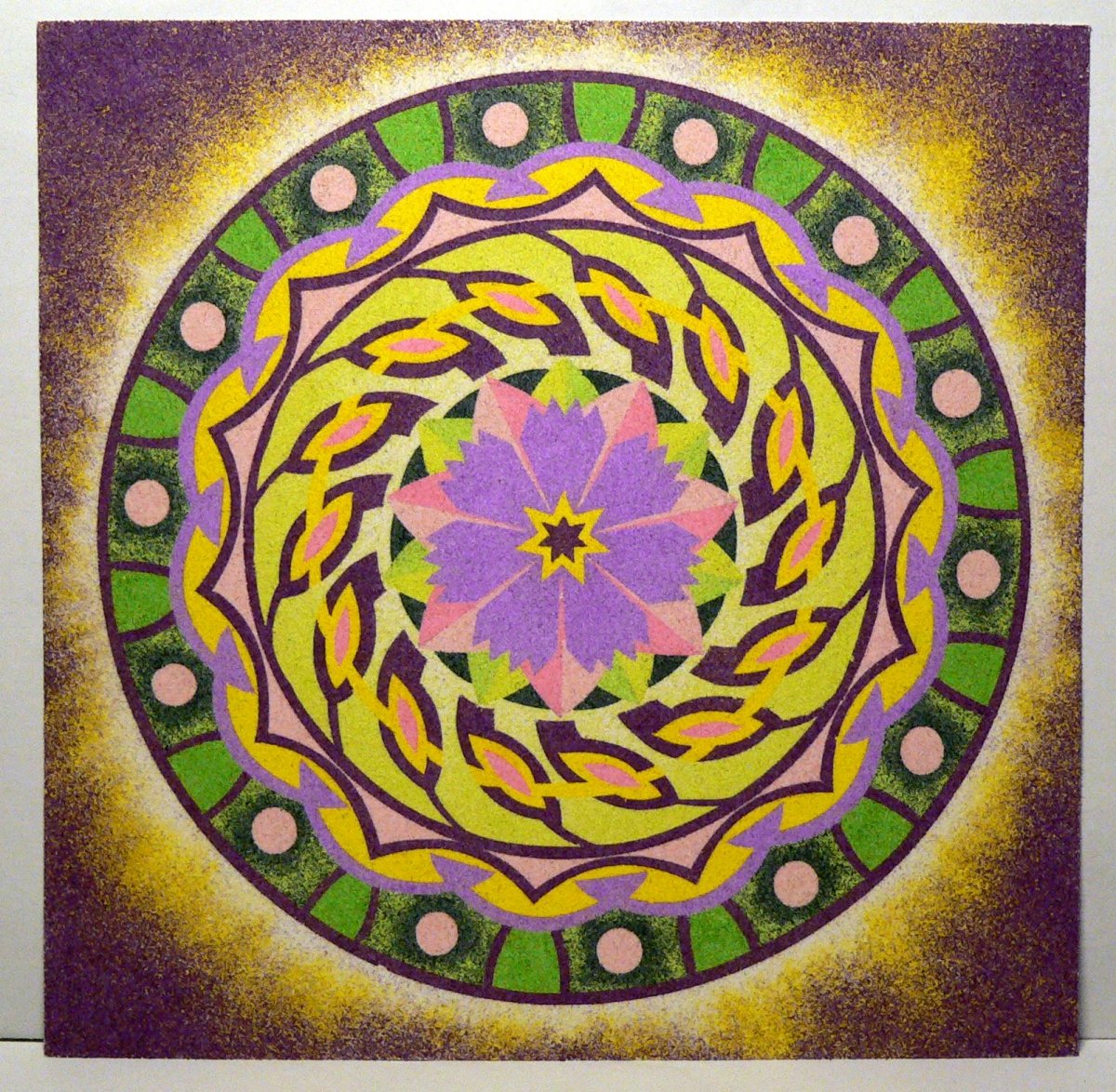 písková mandala 13 - květinová
