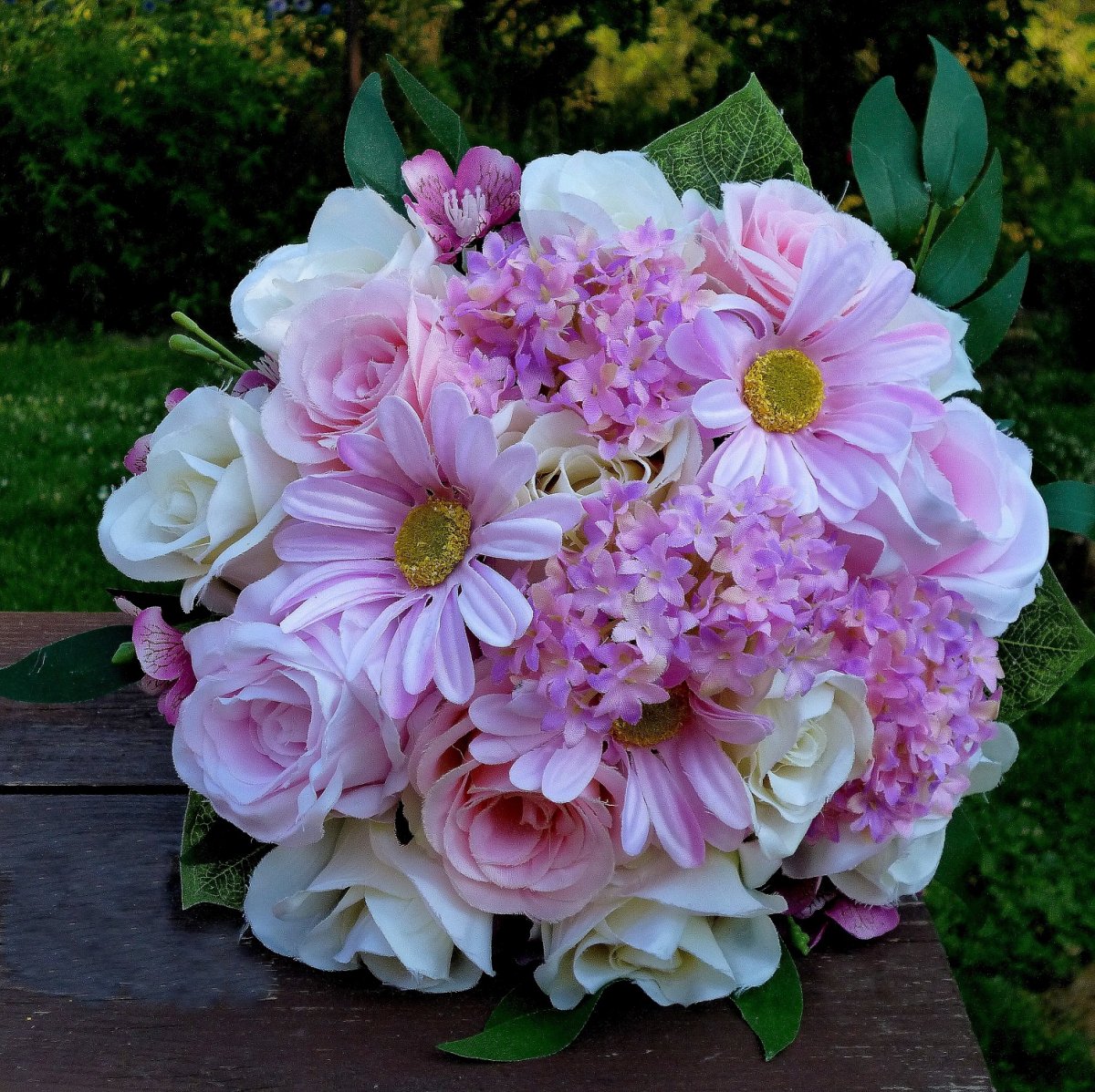 Svatební kytice z růží a gerber _SKLADEM