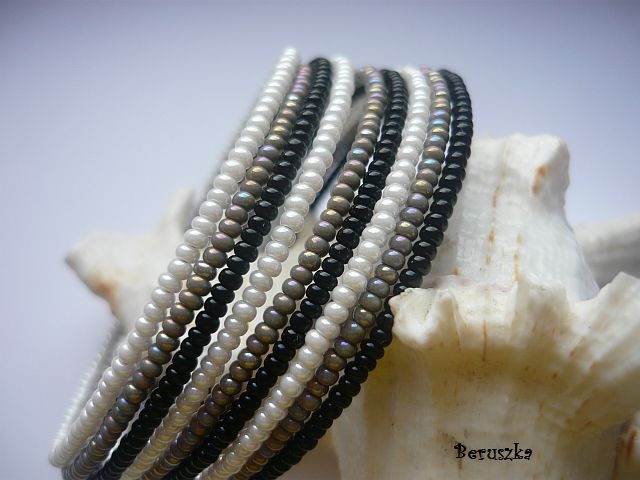 Paměťový náramek - bílošedy s černou