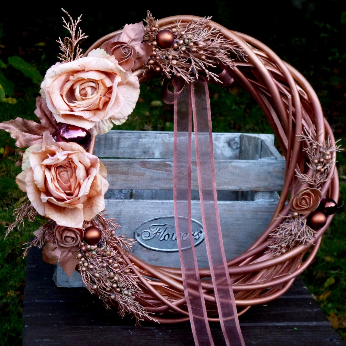 Vánoční věnec v měděném laku