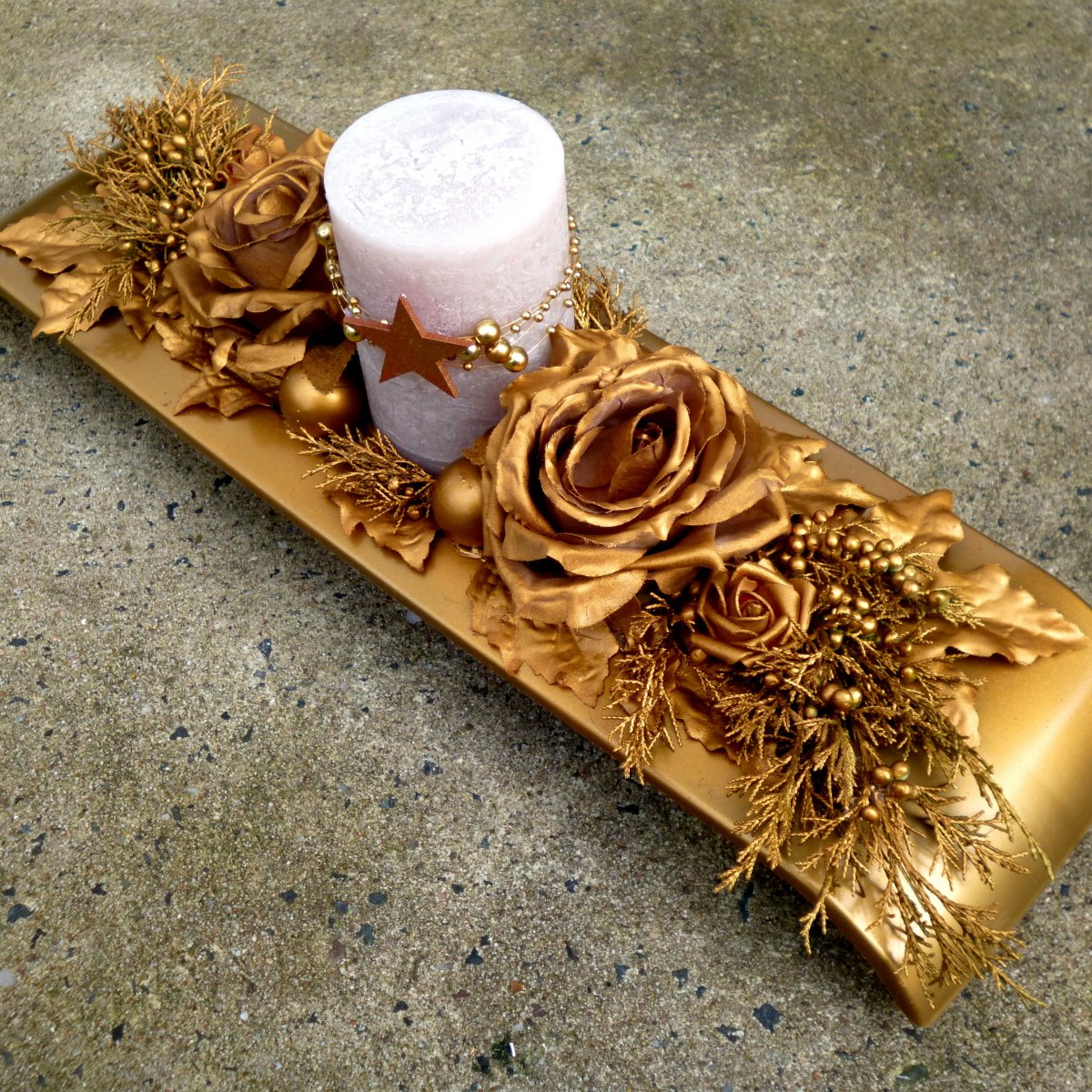 Luxusní vánoční svícen na starozlaté misce