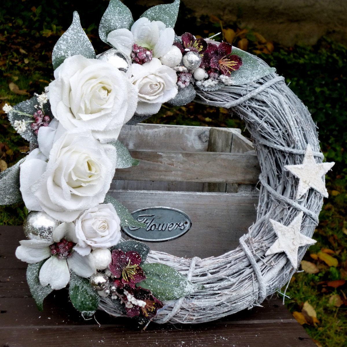 Zasněžený věnec bílý_38 cm