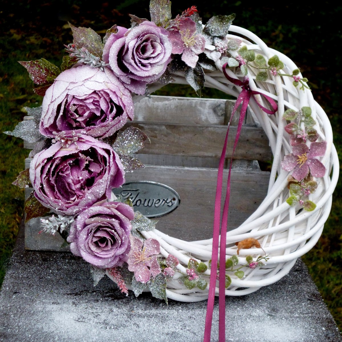 Zasněžený věnec starorůžový_ 30 cm