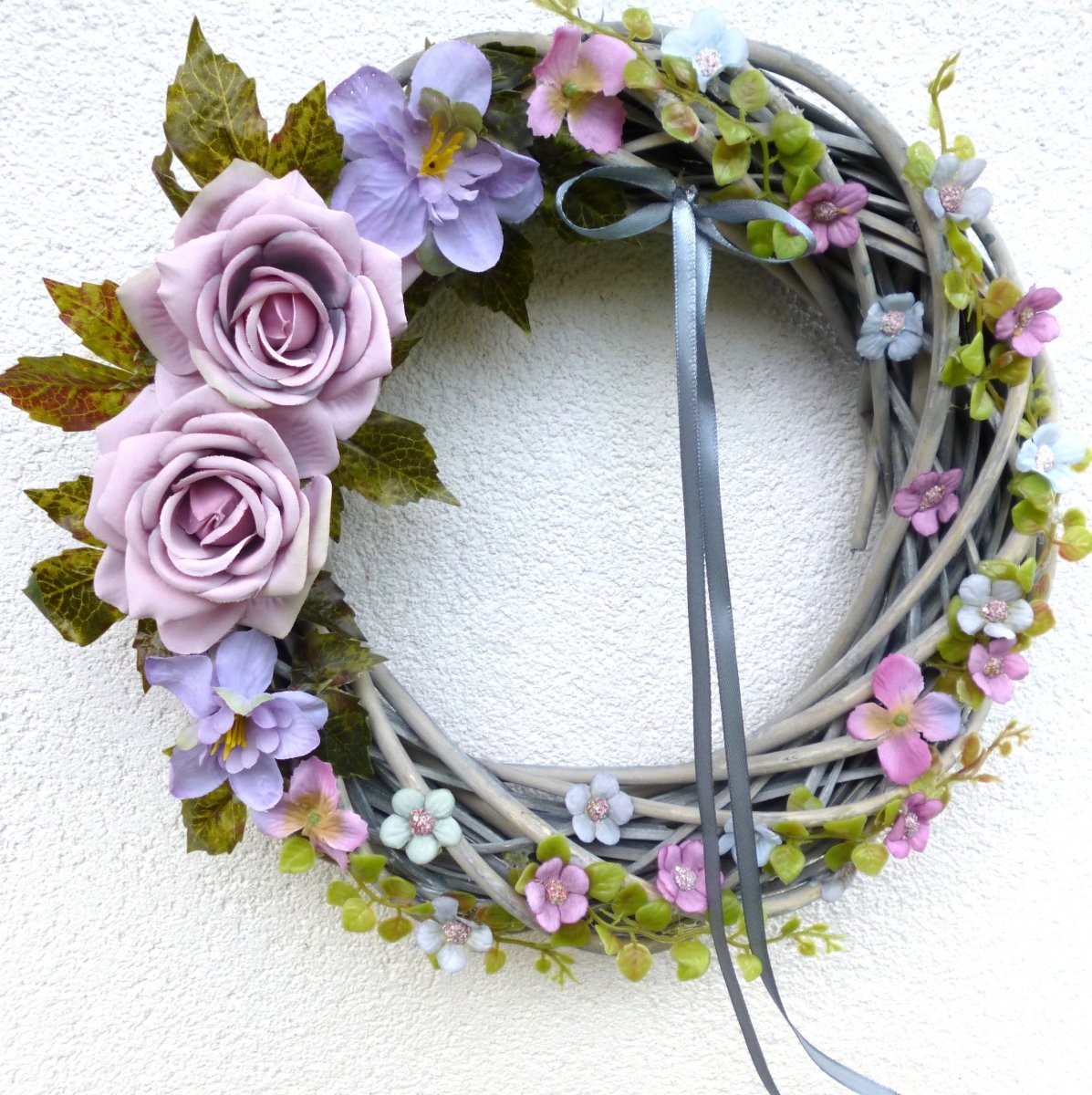 Když v ráji pršelo_věnec na dveře