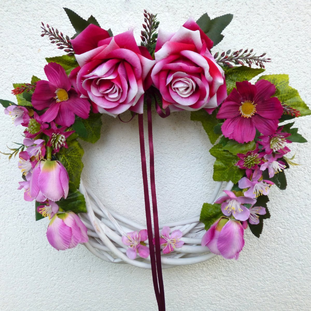 Když ji miluješ_ věnec v sytě růžových odstínech