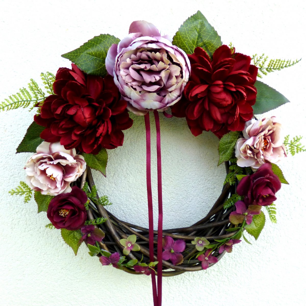 Tajemná zahrada_věnec s hedvábnými květinami