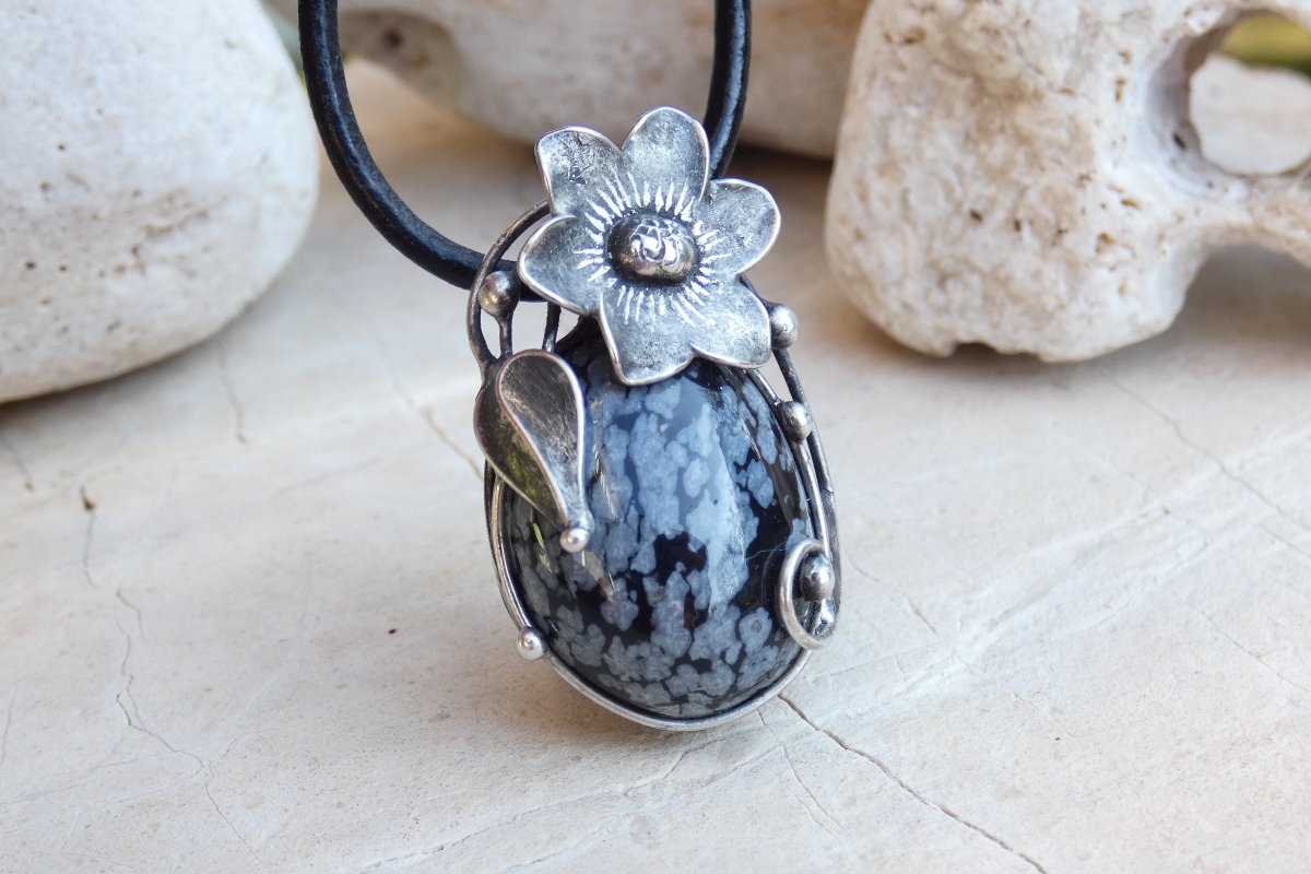 Kvetoucí obsidián  - cínovaný náhrdelník