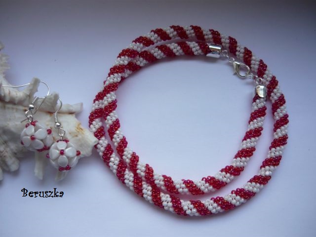 Červeno-bílá spirálka - náhrdelník