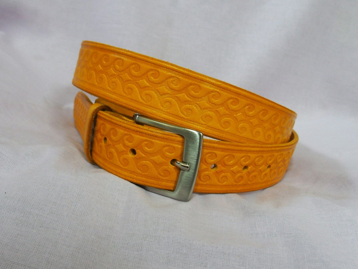 Opasek vzorovaný žlutý