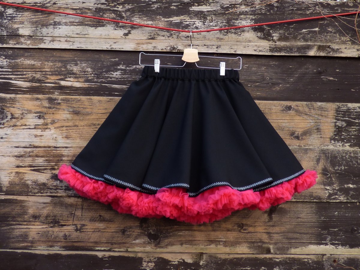 FuFu sukně černá s lemem a s pink spodničkou