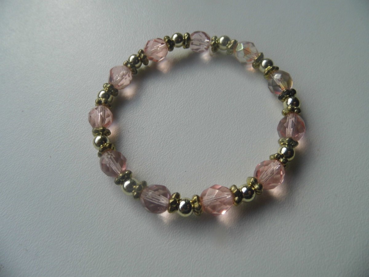 Náramek z broušených ohňovek...