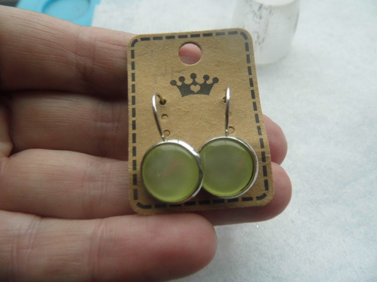 náušnice kabošonové