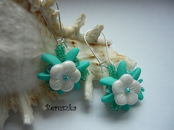 Květinky - tyrkys s bílou 