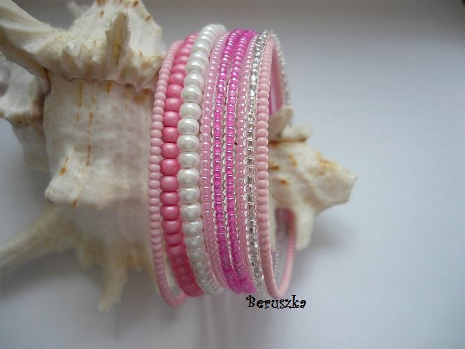 Něžně růžový paměťový náramek 