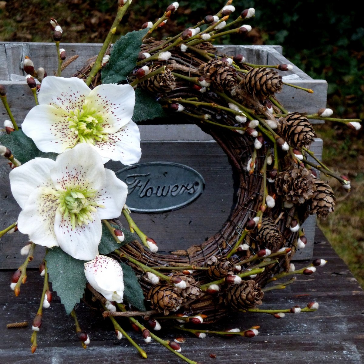 Posel jara_ březový věneček s čemeřicemi_25 cm