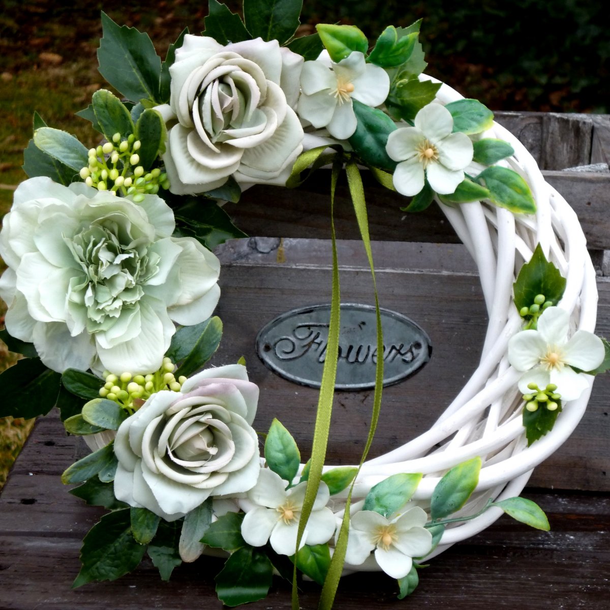 Jarní věneček v zelených odstínech 25 cm